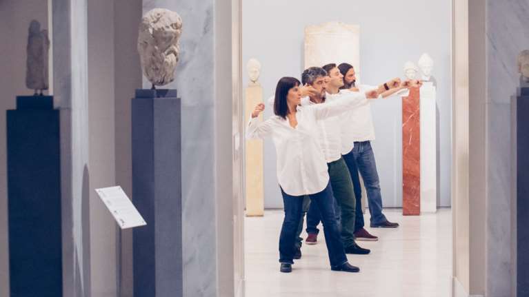 Μπενάκη συναντά Εθνικό: Τα εκθέματα ενός Μουσείου «παίζουν» σε παράσταση