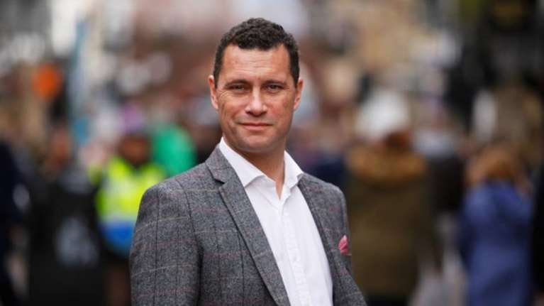 Ο ευρωβουλευτής Στίβεν Γουλφ του Ukip αποχωρεί από το κόμμα