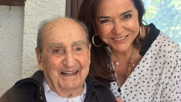 Ο Μητσοτάκης έκλεισε τα 98 &amp; η Ντόρα του εύχεται χρόνια πολλά