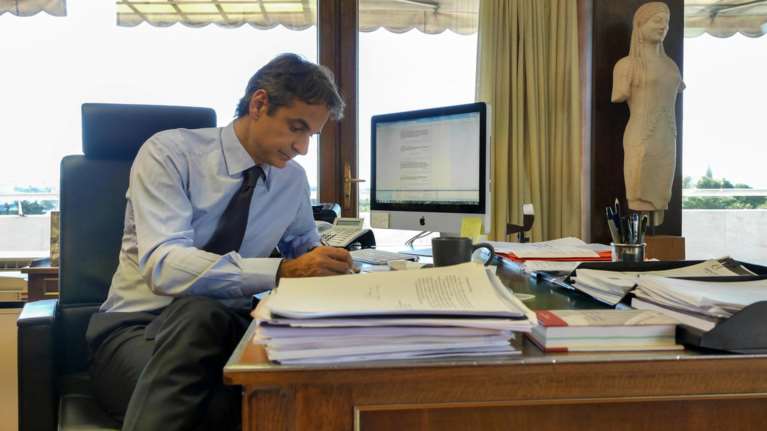 Ποια πολιτικά πρόσωπα «παίζουν» στη διεύρυνση προς το Κέντρο