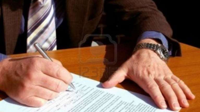 Από ποιους πλειστηριασμούς δεν απέχουν οι συμβολαιογράφοι