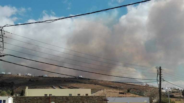 Ολονύκτια μάχη με τις φλόγες στον Ανω &#39;Αγιο Πέτρο της Ανδρου