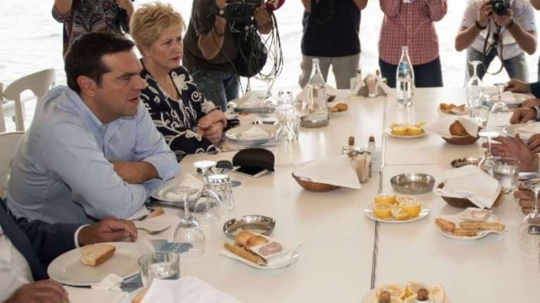 Τι στοίχημα &amp; με ποιον έβαλε ο πρωθυπουργός για τον τουρισμό