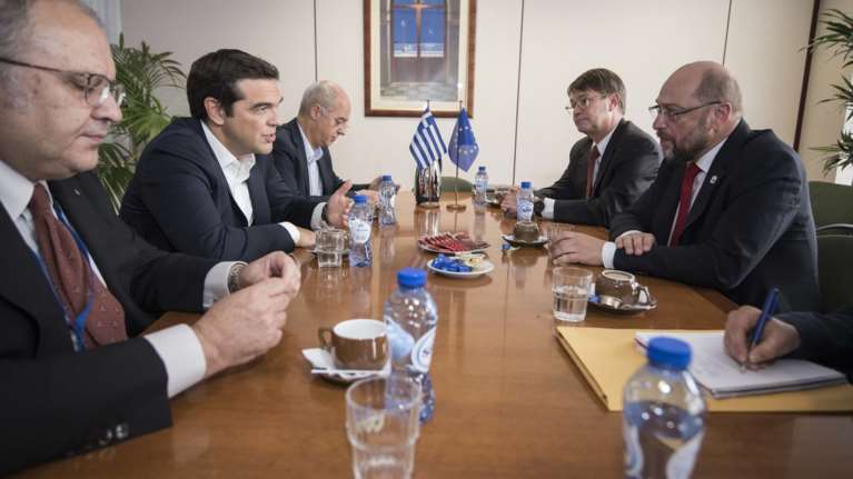 Ο Σουλτς «αδειάζει» Μαξίμου: Καμία πρωτοβουλία από το Ε.Κ για το χρέος