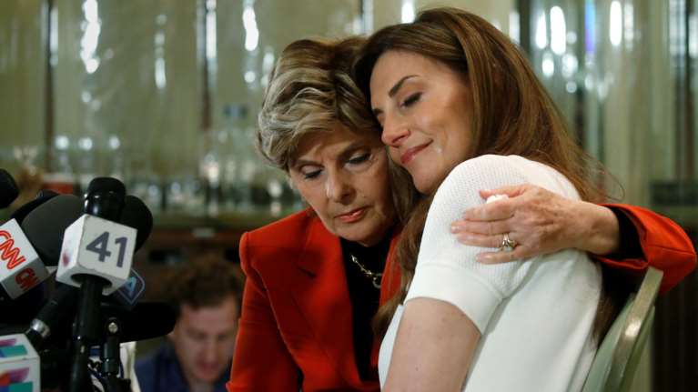 Μια δασκάλα της γιόγκα κατηγορεί τον Τραμπ για σεξουαλική παρενόχληση