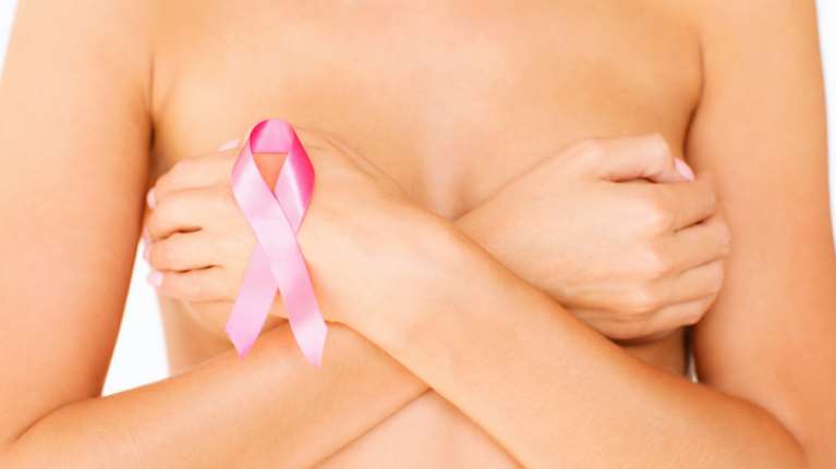 Το Facebook κατηγορείται ότι απέσυρε ένα βίντεο για τον καρκίνο του μαστού