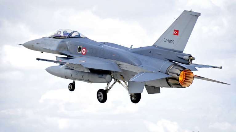 Η Συρία προειδοποιεί την Τουρκία ότι θα καταρρίπτει τα αεροσκάφη της