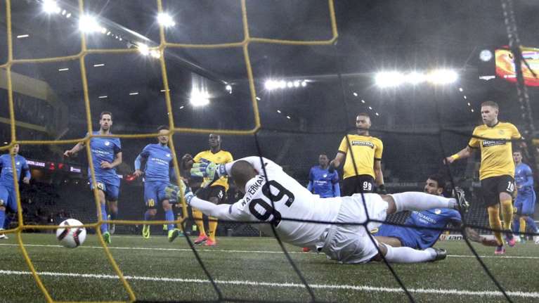 Οι οπαδοί της Γιουνγκ Μπόις ύψωσαν σημαία του ψευδοκράτους