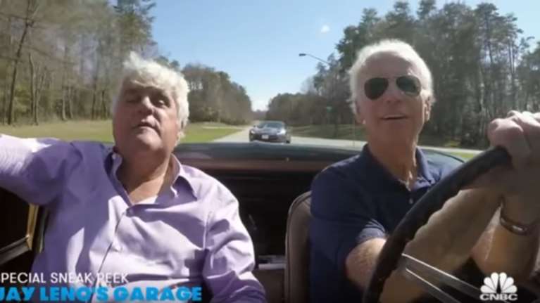 Ο Τζο Μπάιντεν οδηγεί Corvette του '67 και κάνει... burnout