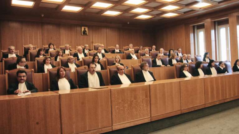 Επιχείρηση εκβιασμού καταγγέλλουν οι δικαστές του ΣΤΕ