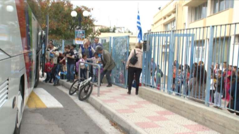 Ένταση σε σχολείο στην Παραλία Αυλίδος: Γονείς δεν θέλουν τα προσφυγόπουλα