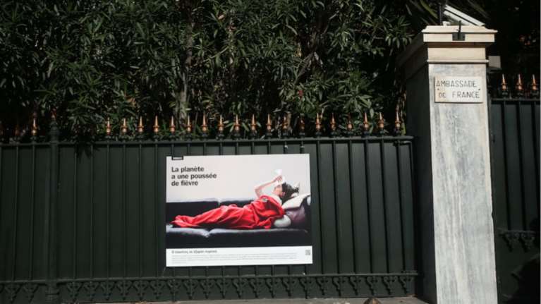Τι είναι αυτά τα έργα έξω στα κάγκελα της Γαλλικής πρεσβείας;