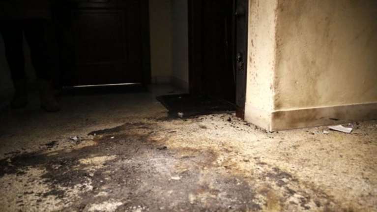 Γκαζάκια στην πολυκατοικία που μένει ο Λαλιώτης, μολότοφ στο υπ Πολιτισμού