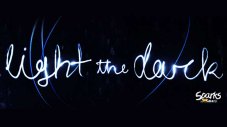 «Light the Dark!»: Το πνεύμα του εθελοντισμού &quot;φωτίζει&quot; την Αθήνα