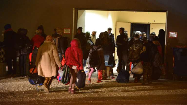 Οι πρώτοι πρόσφυγες από την Ειδομένη έφτασαν στην Αθήνα