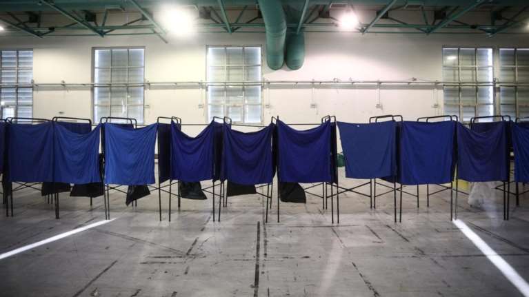 Εκλογές στα τυφλά και η...Vodafone να βάλει το χέρι της