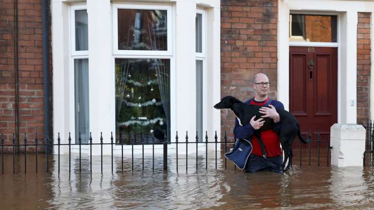 Bιβλικές πλημμύρες στη βόρεια Αγγλία - Σε κατάσταση έκτακτης ανάγκης η χώρα