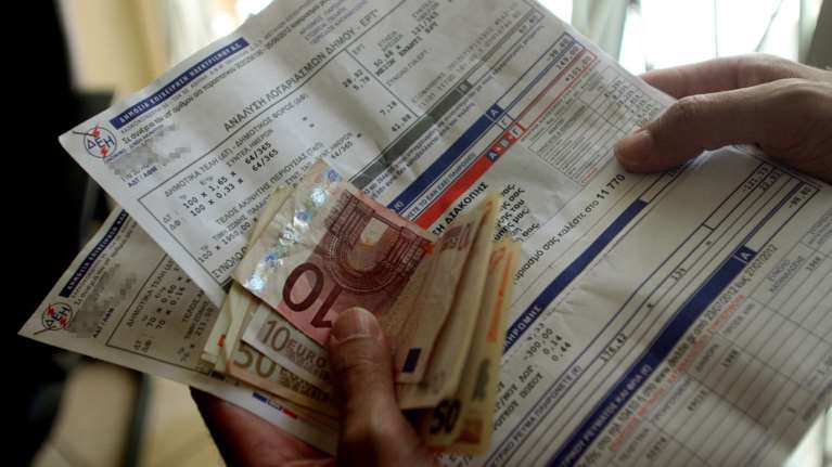 Μειώσεις στους λογαριασμούς ρεύματος αποφάσισε η  ΡΑΕ  για το 2016
