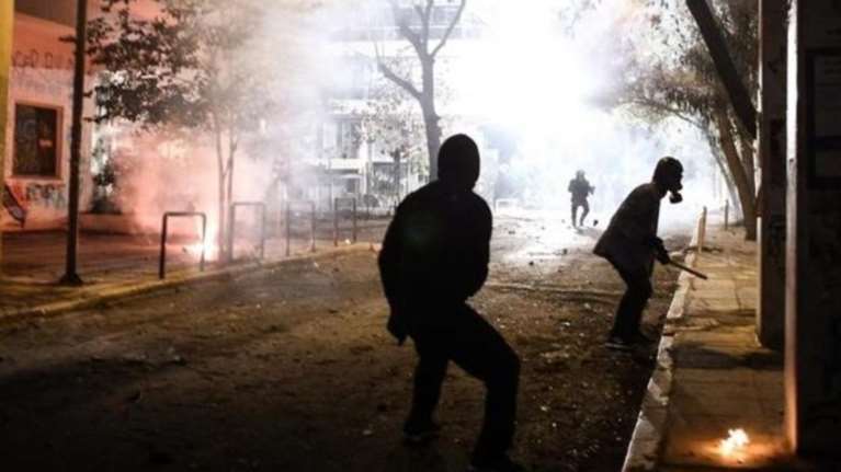 Το σχέδιο των κουκουλοφόρων να κάψουν τα Εξάρχεια