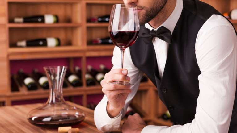 Independent: Πώς να φορέσετε ένα σμόκιν και να εντυπωσιάσετε