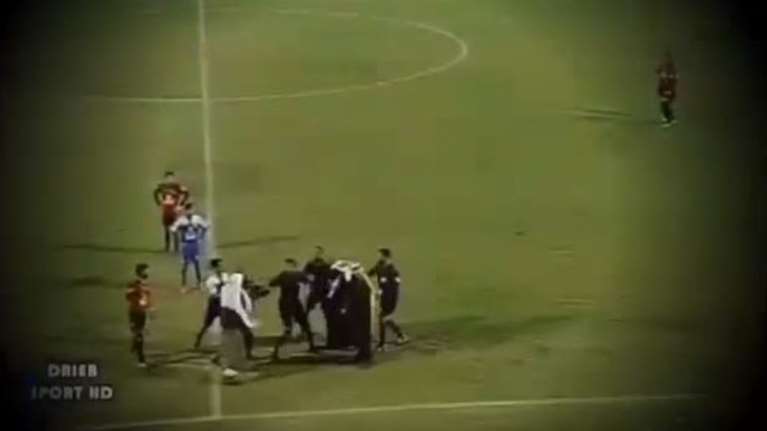 Εξαλλος σεϊχης δέρνει διαιτητή σε γήπεδο στο Κουβέιτ  video