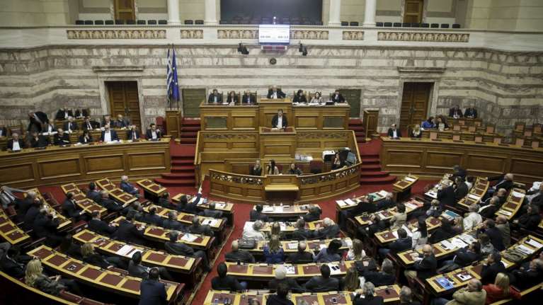 Γραφείο Προϋπολογισμού: Πενιχρό το όφελος από την αύξηση του ΦΠΑ στα νησιά