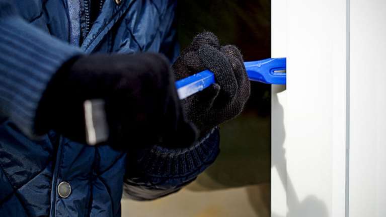 Έδεσαν και λήστεψαν γιαγιά και εγγονή μέσα στο σπίτι τους στο Αιγάλεω