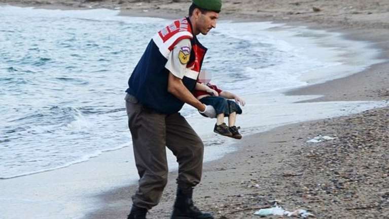 Στο εδώλιο δυο διακινητές για τον πνιγμό του Αϊλάν