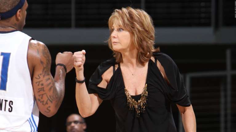 Το απίστευτο τρίποντο της βοηθού προπονητή των Κίνγκς video