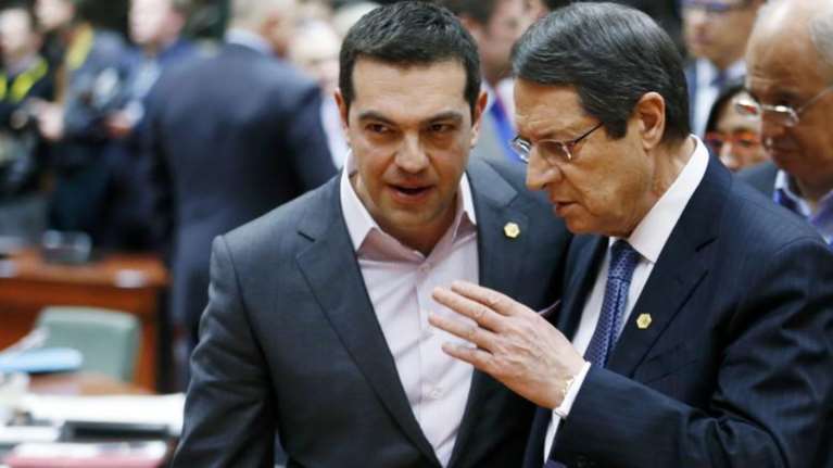 Ο Αναστασιάδης λέει με τι απείλησαν τον Τσίπρα οι εταίροι