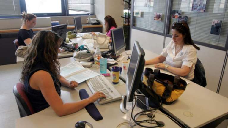 Ποιοι παίρνουν χριστουγεννιάτικο «μποναμά» στο δημόσιο