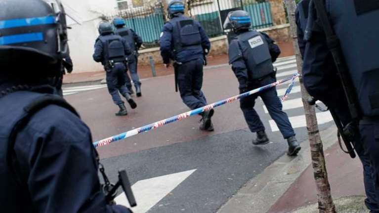 Επίθεση σε σχολείο στο Παρίσι από υποστηρικτή του ISIS