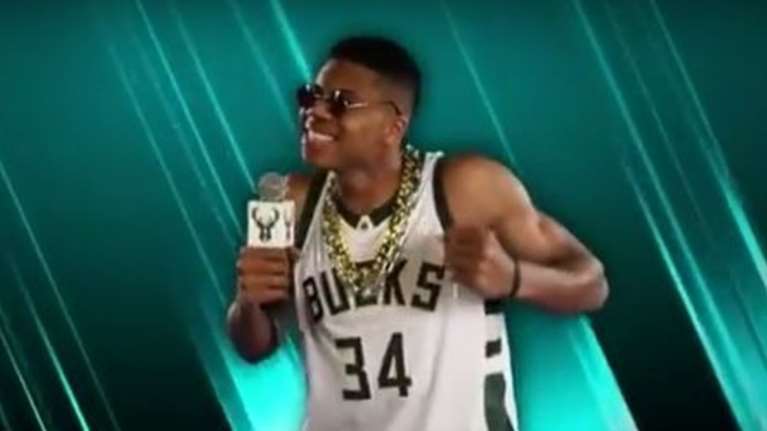 O Αντεντοκούμπο σε μεγάλα κέφια τραγουδάει Τζάστιν Μπίμπερ! [Βίντεο]