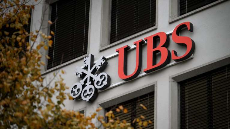 Εφοδος των οικονομικών εισαγγελέων στη UBS στην Αθήνα