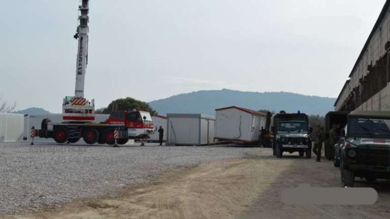 «Αρπα κόλλα» στήνουν hot spot ενόψει Τσίπρα στη Χίο