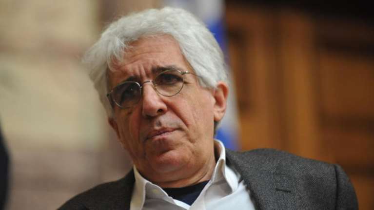 Τεκνοθεσία για ομόφυλα ζευγάρια εξετάζει η κυβέρνηση