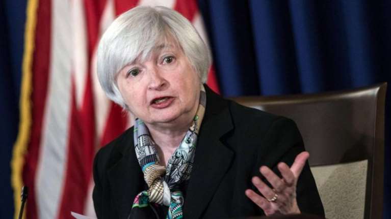 Bloomberg: Αύξηση επιτοκίων μετά από 7 χρόνια ανακοινώνει η Fed