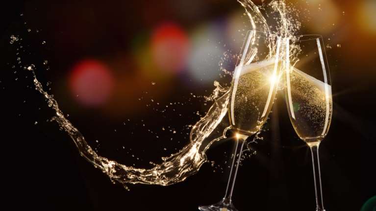 Ο κορονοϊός &quot;χτύπησε&quot; και τη σαμπάνια: Μείον 100 εκατ. μπουκάλια στις φετινές πωλήσεις