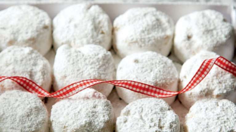 Η κρίση «έφαγε» τους κουραμπιέδες της Ντόρας