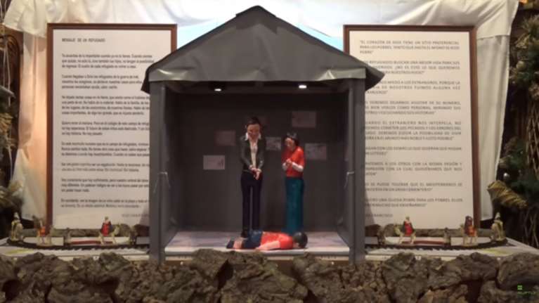 Συγκλονιστική αναπαράσταση:Εβαλαν σε φάτνη τον μικρό Αϊλάν ως Θείο βρέφος