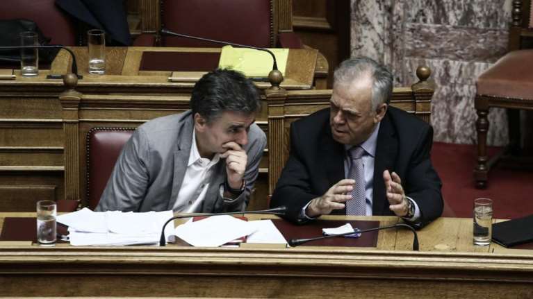 Tα «παράλληλα» ρουσφέτια &amp; οι προσλήψεις από το παράθυρο