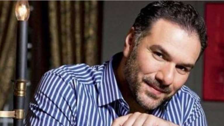 Πάρτι έκπληξη με σέξι κορίτσια για τα γενέθλια του Γρηγόρη Αρναούτογλου