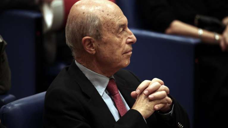 Σημίτης: Η κυβέρνηση αναλώνεται να ελέγξει το κράτος με το κόμμα