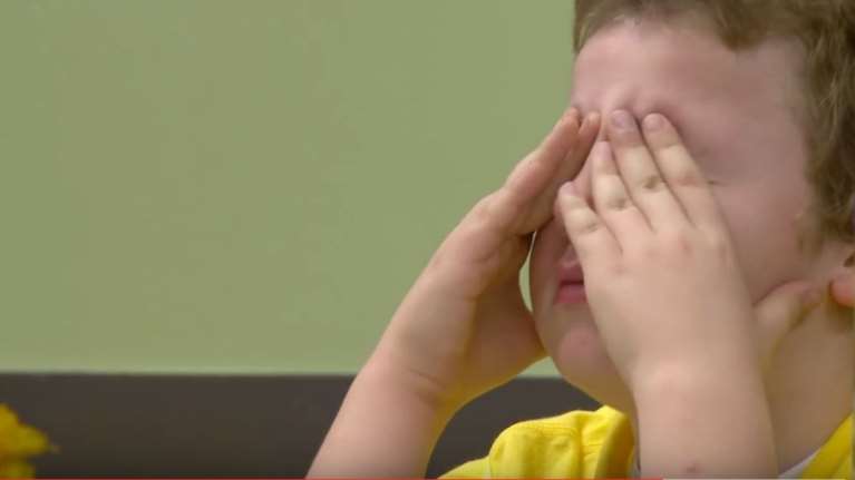 Φτωχά παιδιά μπροστά στο πιο σκληρό δίλημμα των γιορτών: Τι θα επιλέξουν;