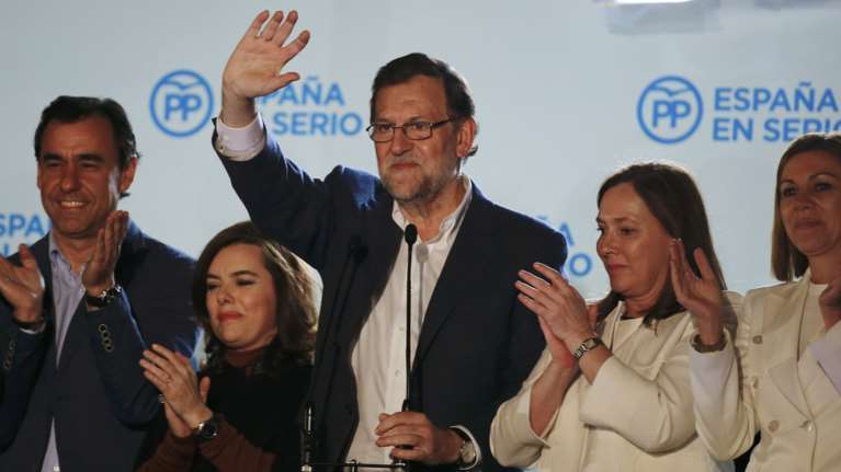 Πρώτος χωρίς αυτοδυναμία ο Ραχόι, τρίτο το Podemos