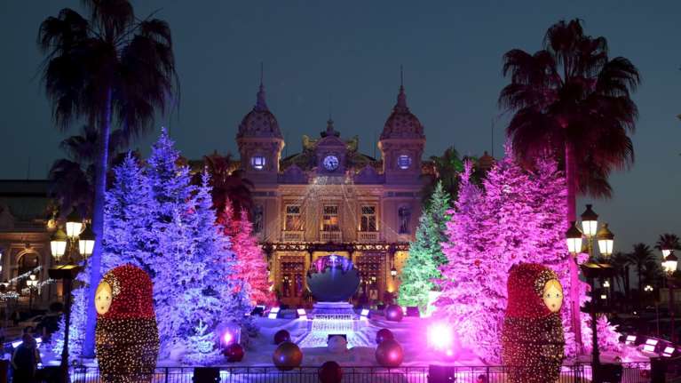 Εντυπωσιακά χριστουγεννιάτικα δέντρα από όλο τον κόσμο