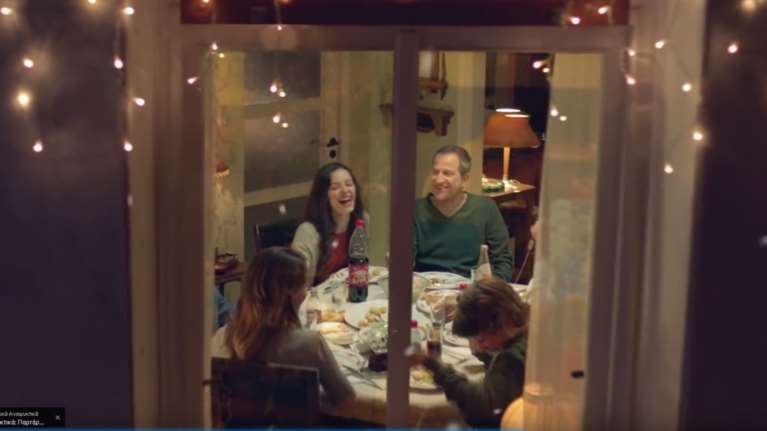 Η Βίκος Cola κάνει Χριστούγεννα μαζί με 3.000 οικογένειες