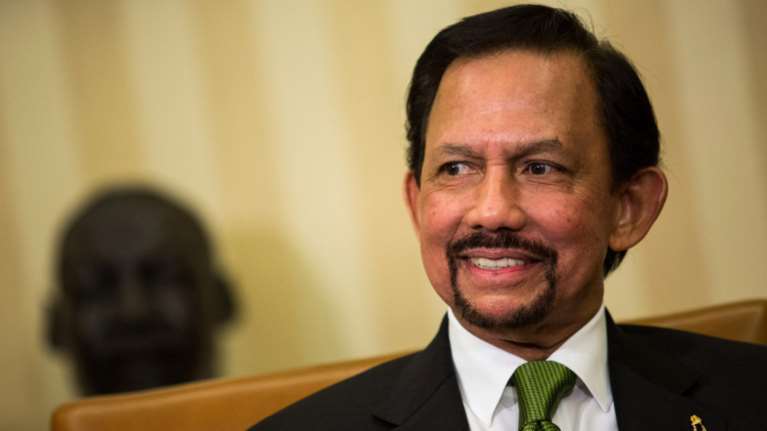 Γιατί ο Σουλτάνος του Μπρουνέι απαγόρευσε τα Χριστούγεννα