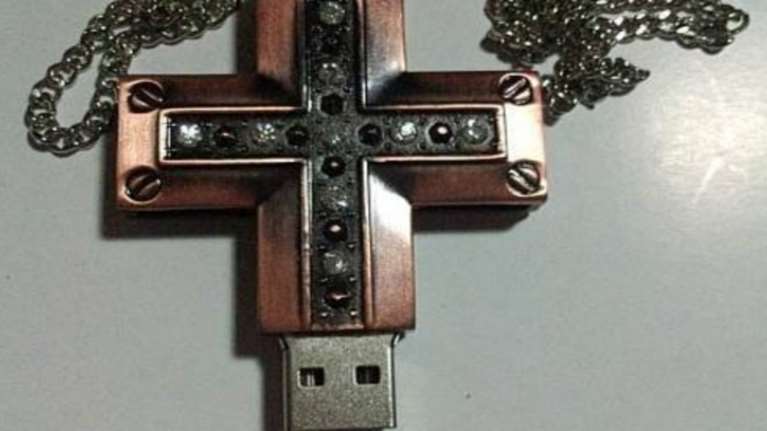 Σταυρούς-USB θα κάνει δώρο ο Αρχιεπίσκοπος Κύπρου σε στρατιώτες