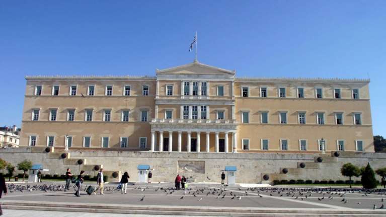 Χρυσά αναδρομικά έως και 100.000€ σε συνταξιούχους βουλευτές